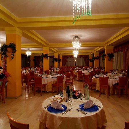 蒙特西尔瓦诺格兰德酒店 Montesilvano Marina 外观 照片