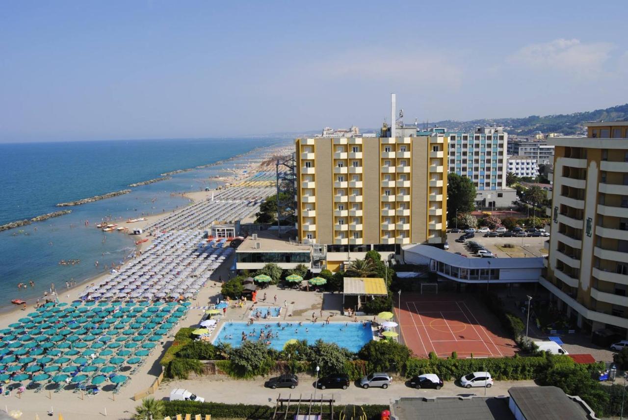 蒙特西尔瓦诺格兰德酒店 Montesilvano Marina 外观 照片