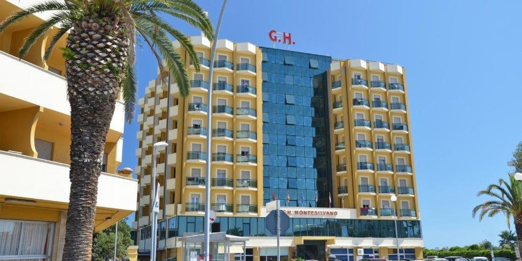 蒙特西尔瓦诺格兰德酒店 Montesilvano Marina 外观 照片